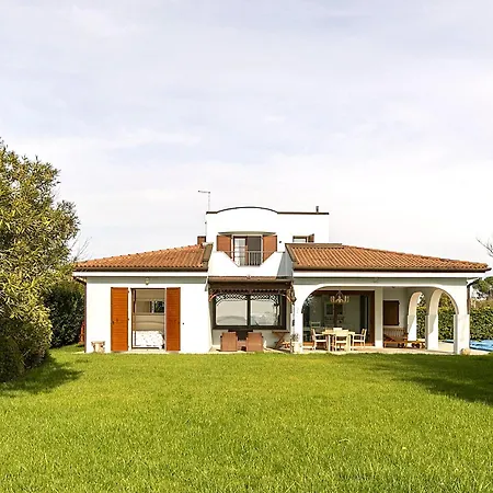 Albarella Family With Private Pool And Garden Villa *
