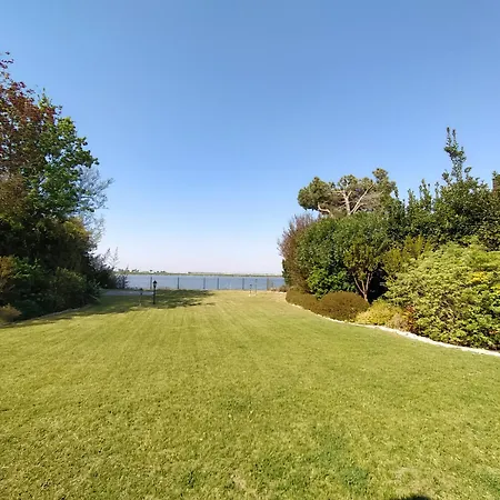 Albarella Family With Private Pool And Garden Villa